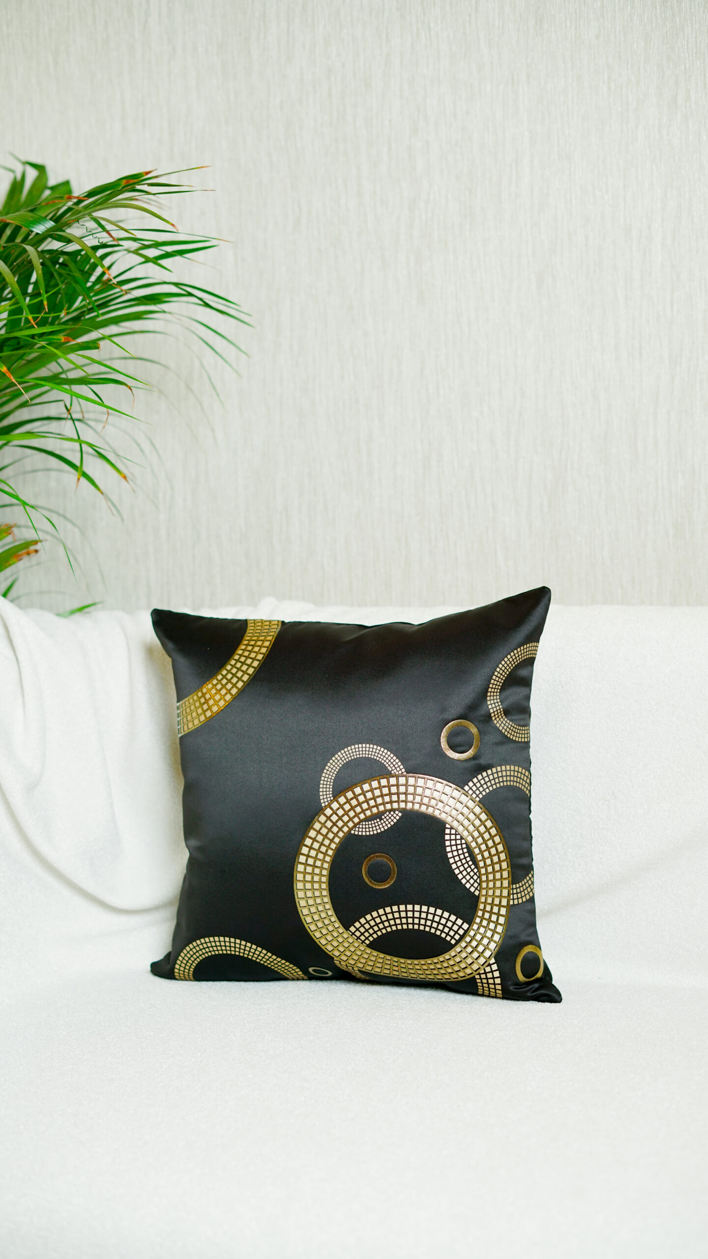 Decor N More Luxe Geometry Collection – Metallic Circle Cushion Cover