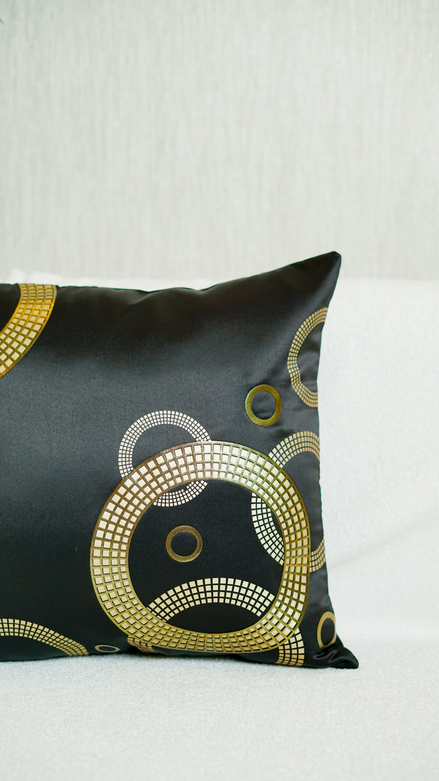 Decor N More Luxe Geometry Collection – Metallic Circle Cushion Cover
